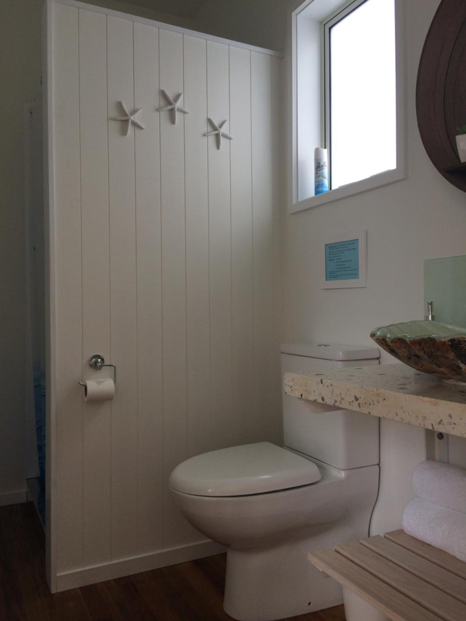 Leigh Central Chambre photo