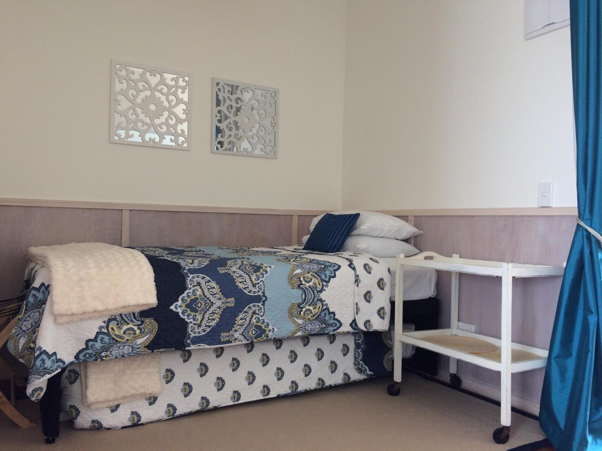 Leigh Central Chambre photo
