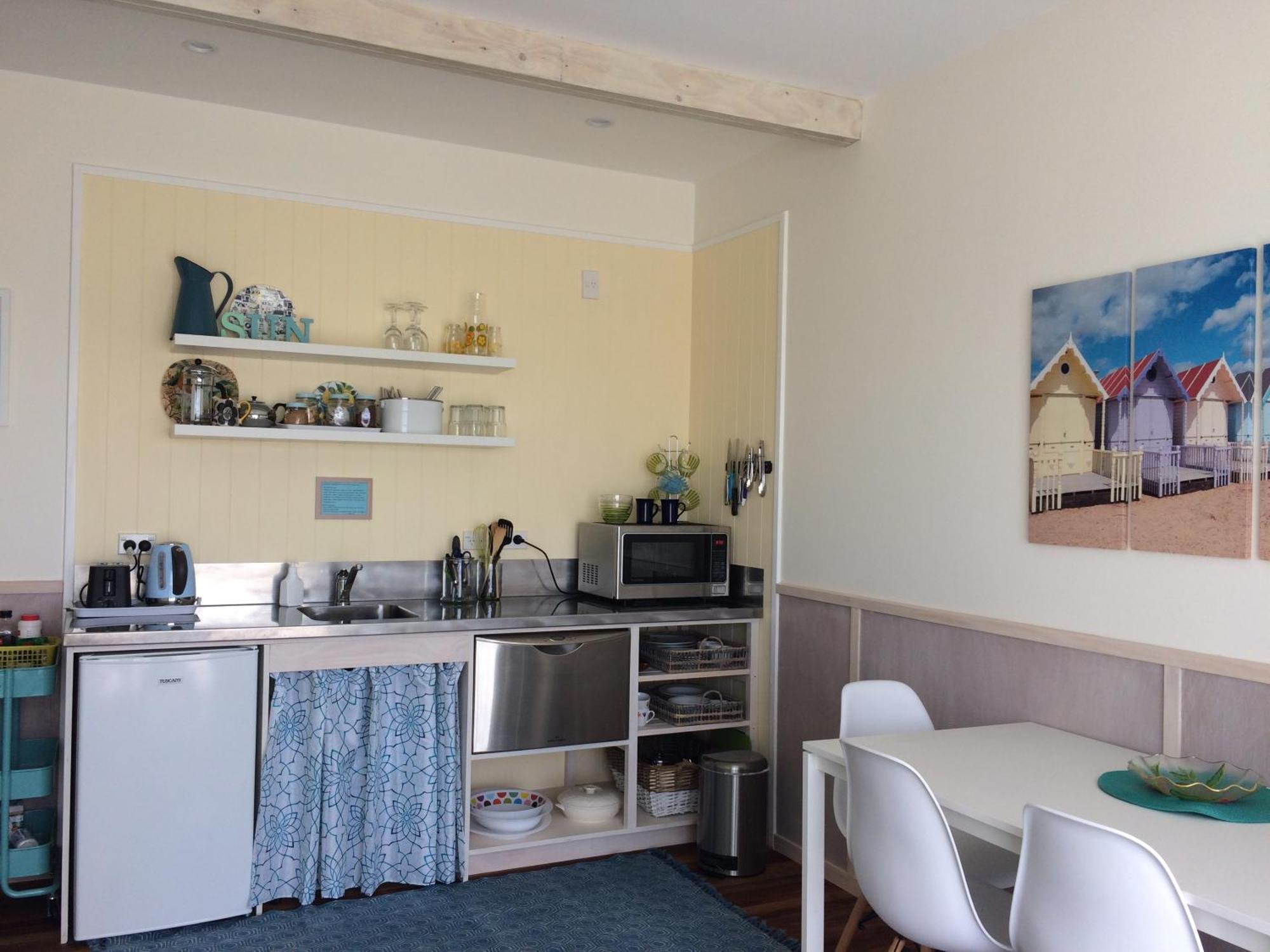 Leigh Central Chambre photo